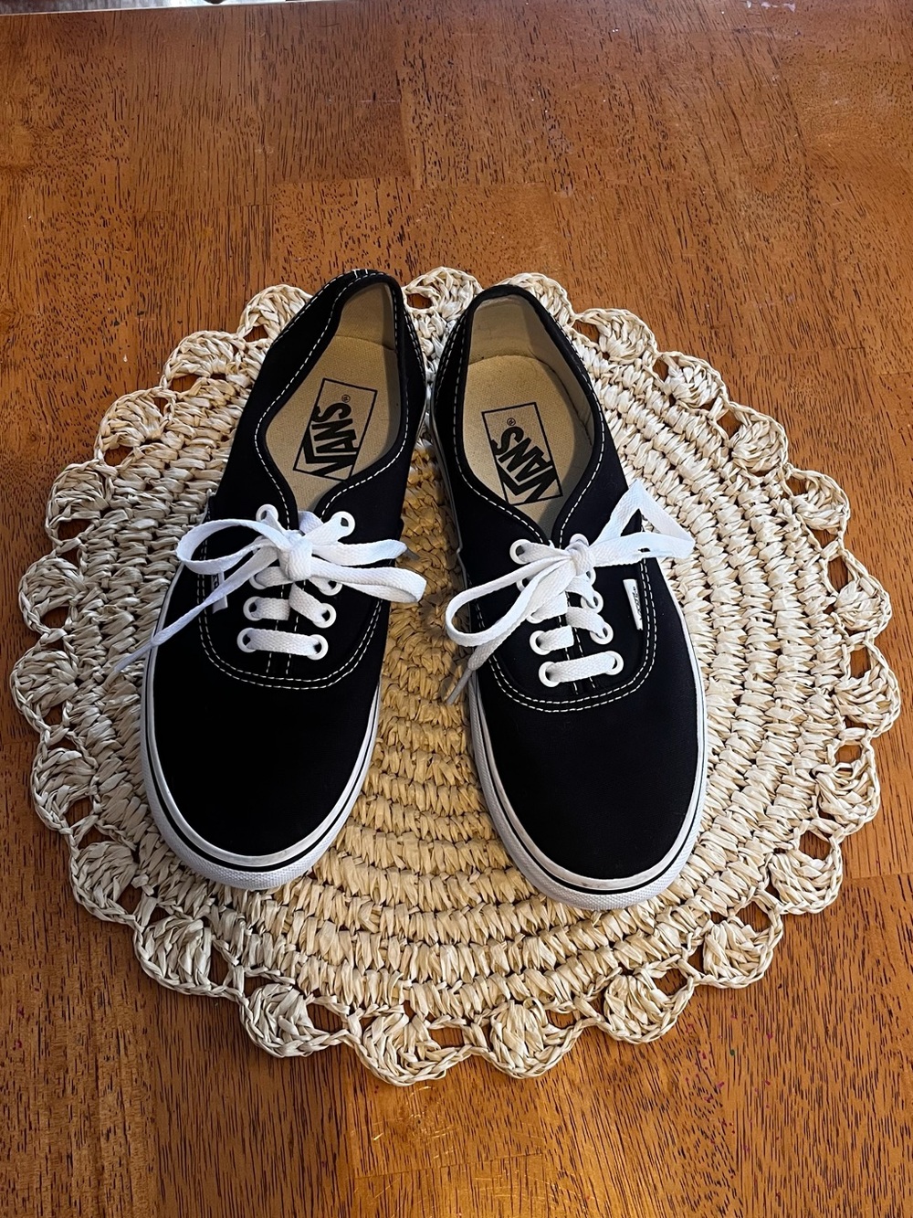Vans Black Canvas Lace-Up Sneakers  Men's 6.5, Women's 8